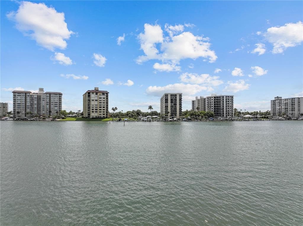 699 BAY ESPLANADE 202 photo 20