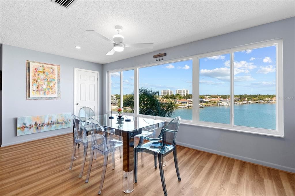 6075 SHORE BOULEVARD S 411 photo 23