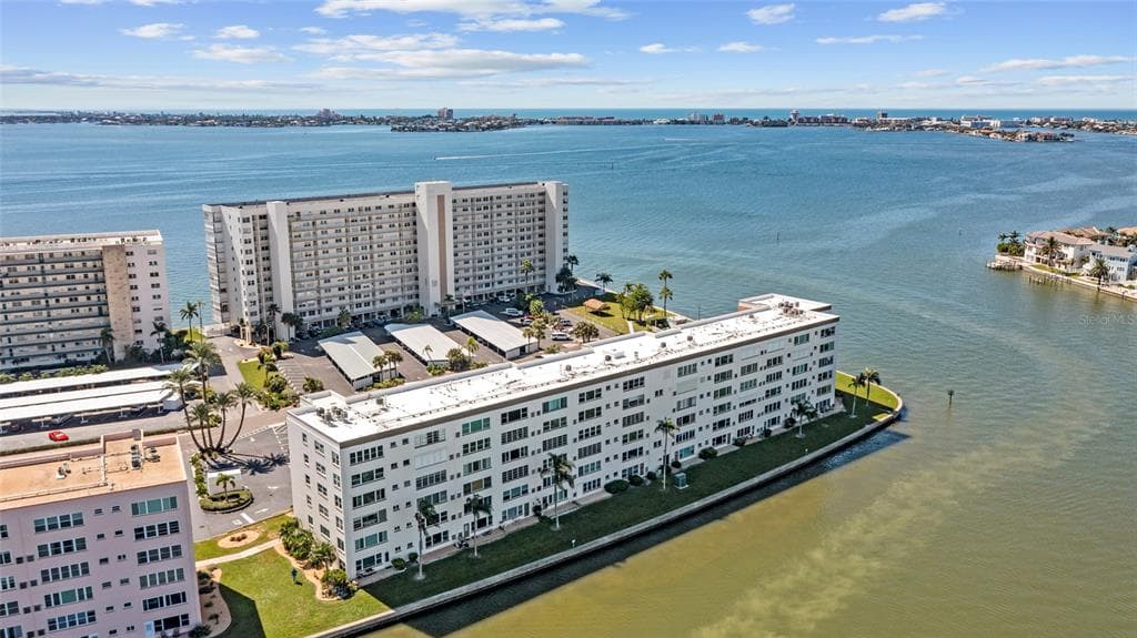 6075 SHORE BOULEVARD S 411 photo 7