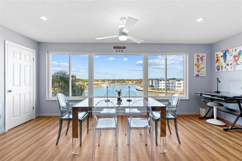 6075 SHORE BOULEVARD S 411 photo 3