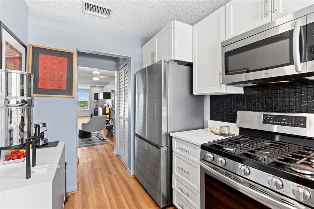 6075 SHORE BOULEVARD S 411 photo 14