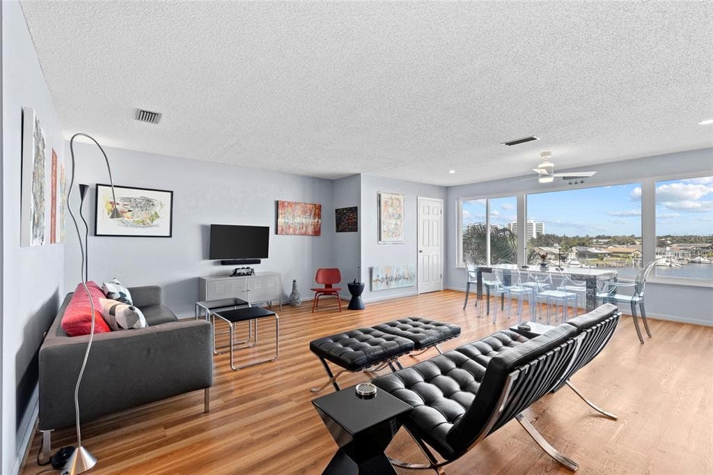 6075 SHORE BOULEVARD S 411 photo 4