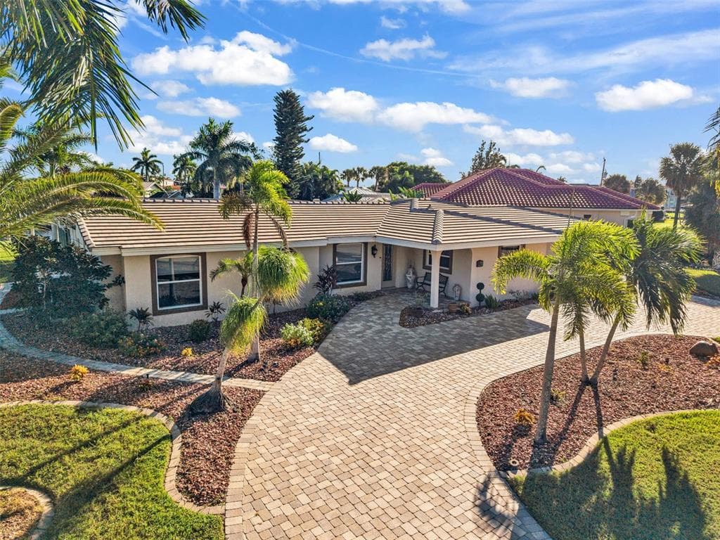 84 OCEAN DRIVE photo 1