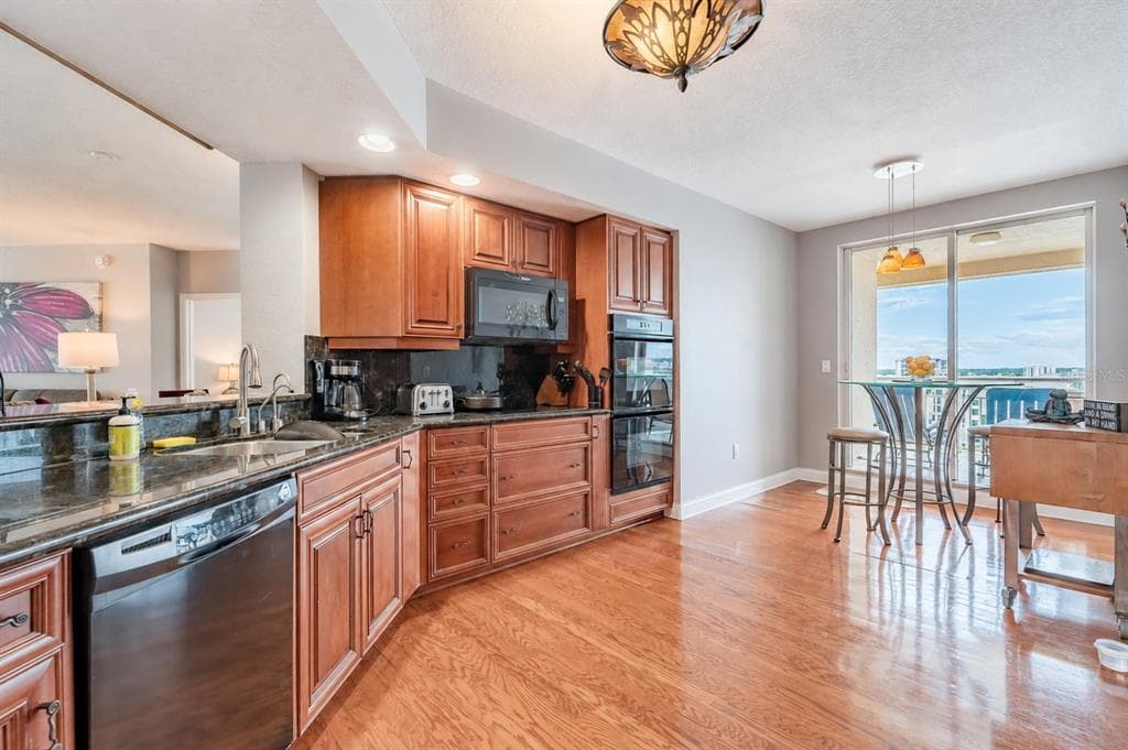 10 PAPAYA STREET 1006 photo 13