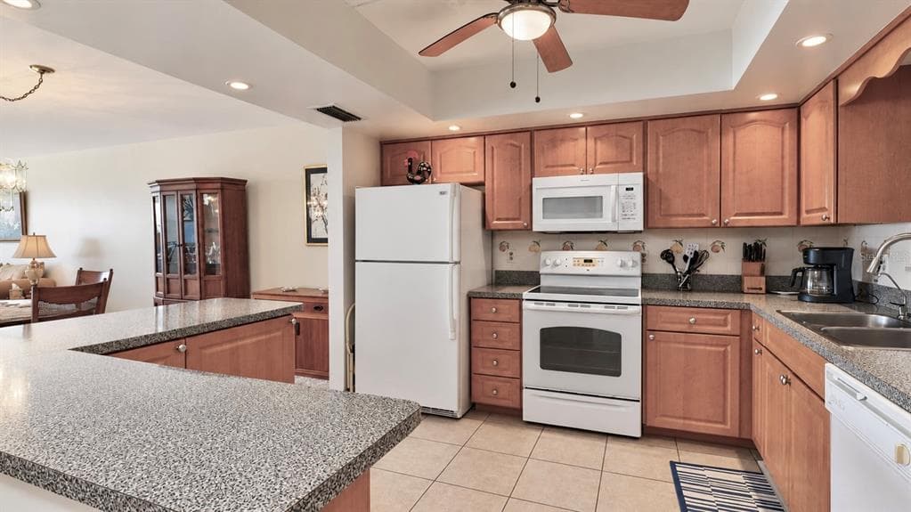 5200 BRITTANY DRIVE S 606 photo 7
