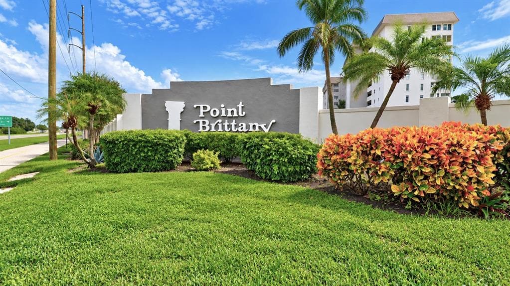 5200 BRITTANY DRIVE S 606 photo 3