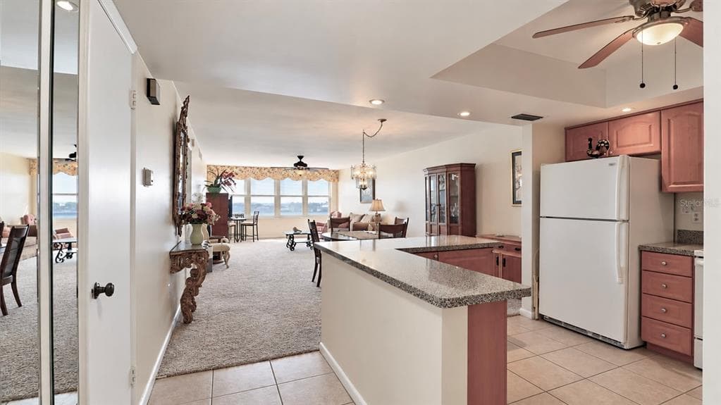 5200 BRITTANY DRIVE S 606 photo 4