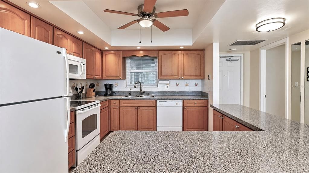 5200 BRITTANY DRIVE S 606 photo 8