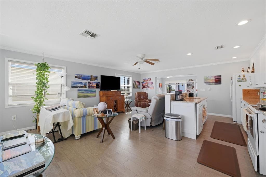 3425 CRAPE MYRTLE DRIVE photo 18