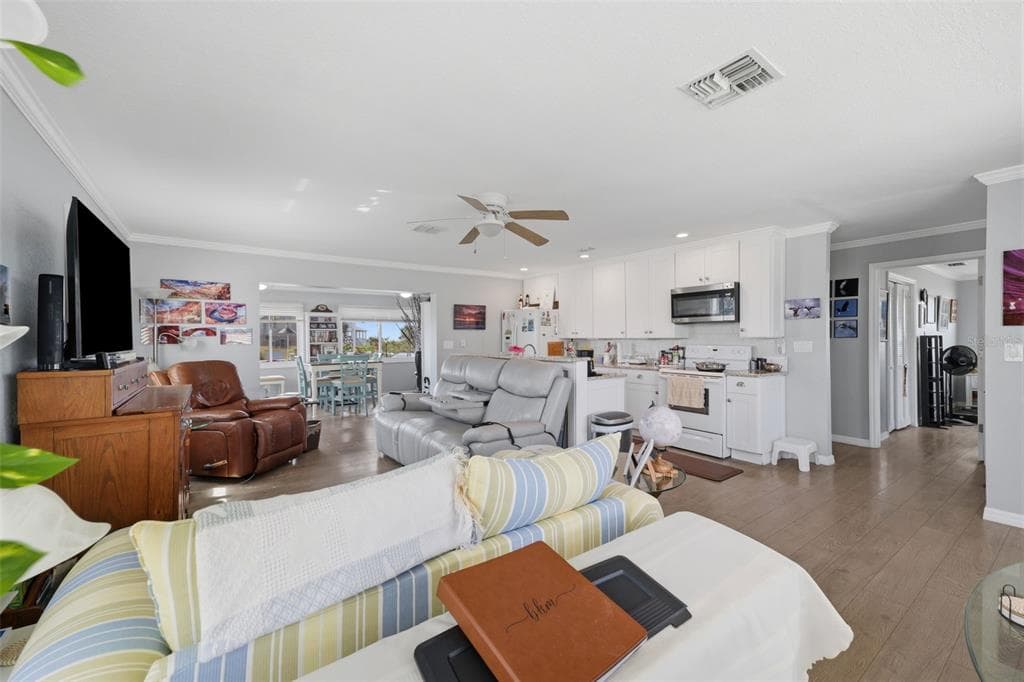 3425 CRAPE MYRTLE DRIVE photo 21
