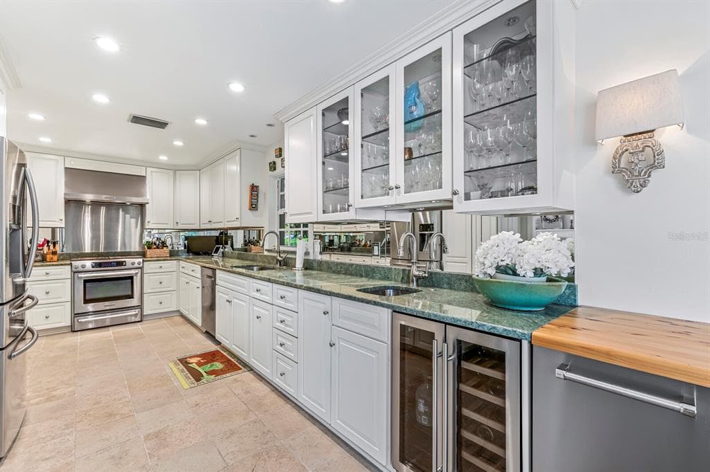 252 WATERWAYS AVENUE photo 8