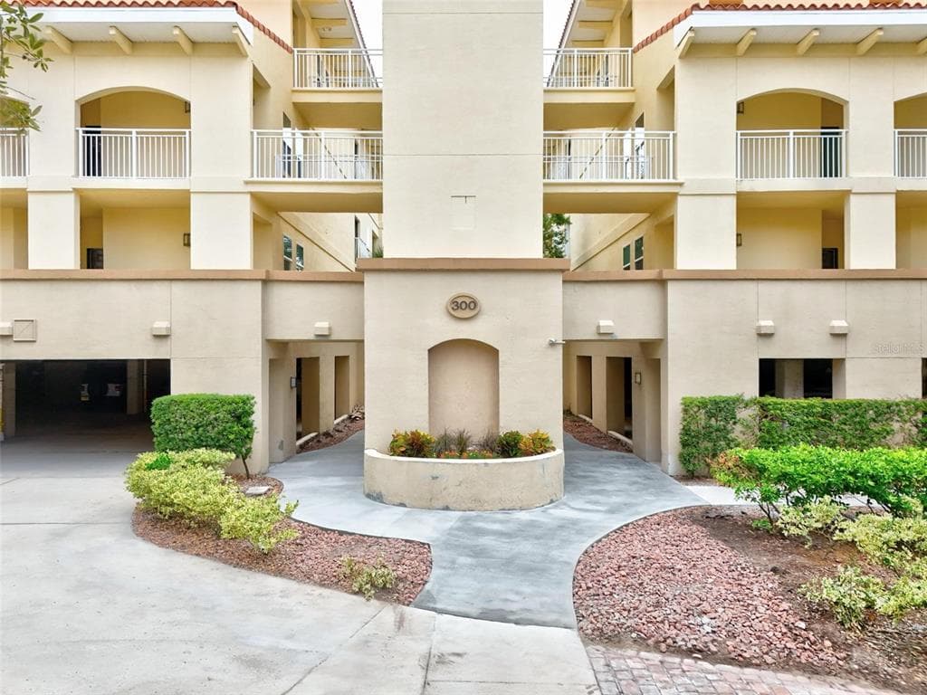 300 BELLA HARBOR COURT 101 photo 12