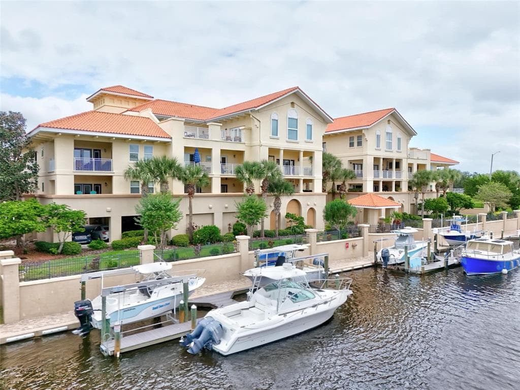 300 BELLA HARBOR COURT 101 photo 3