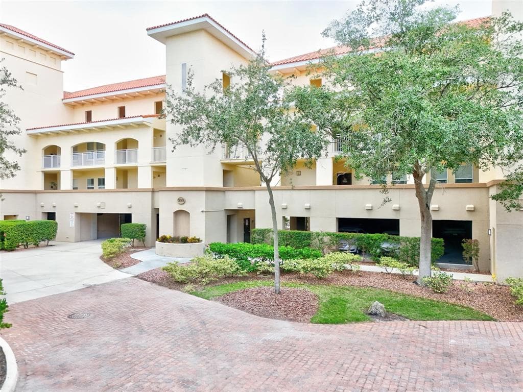 300 BELLA HARBOR COURT 101 photo 4