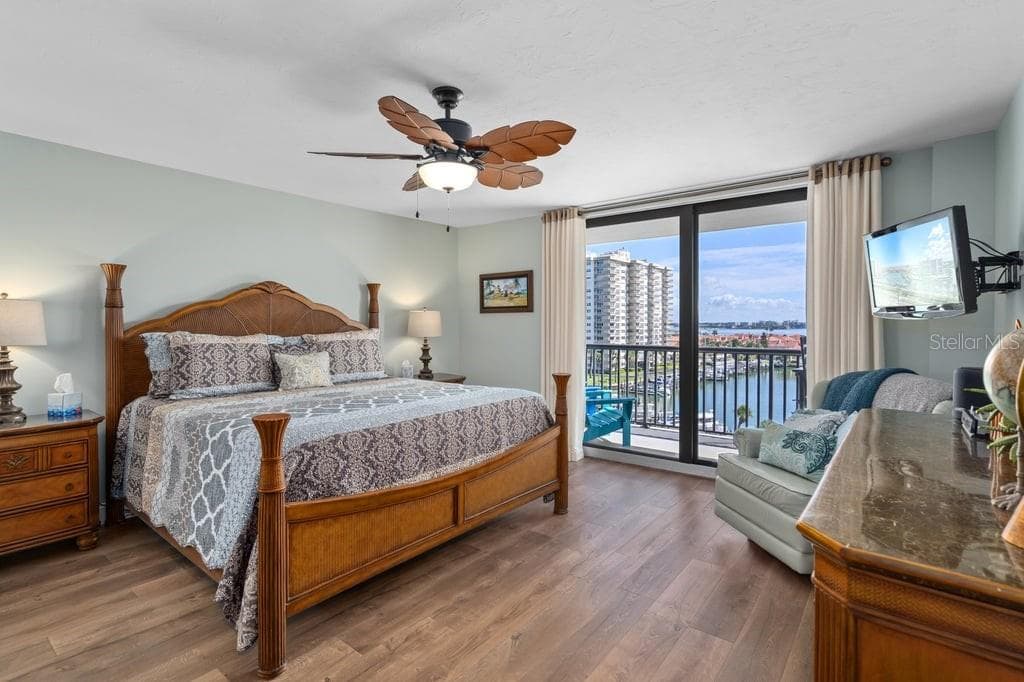 1660 GULF BOULEVARD 706 photo 23