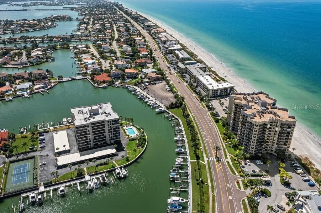 1660 GULF BOULEVARD 706 photo 2