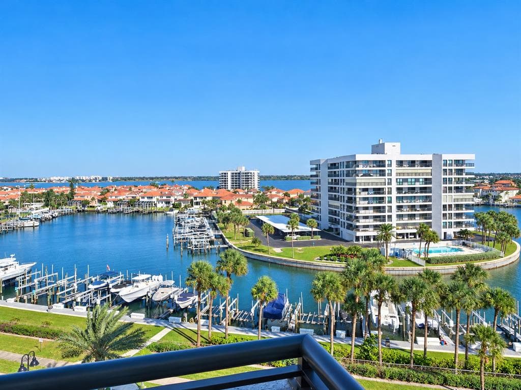 1660 GULF BOULEVARD 706 photo 3