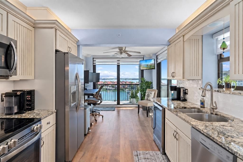 1660 GULF BOULEVARD 706 photo 14
