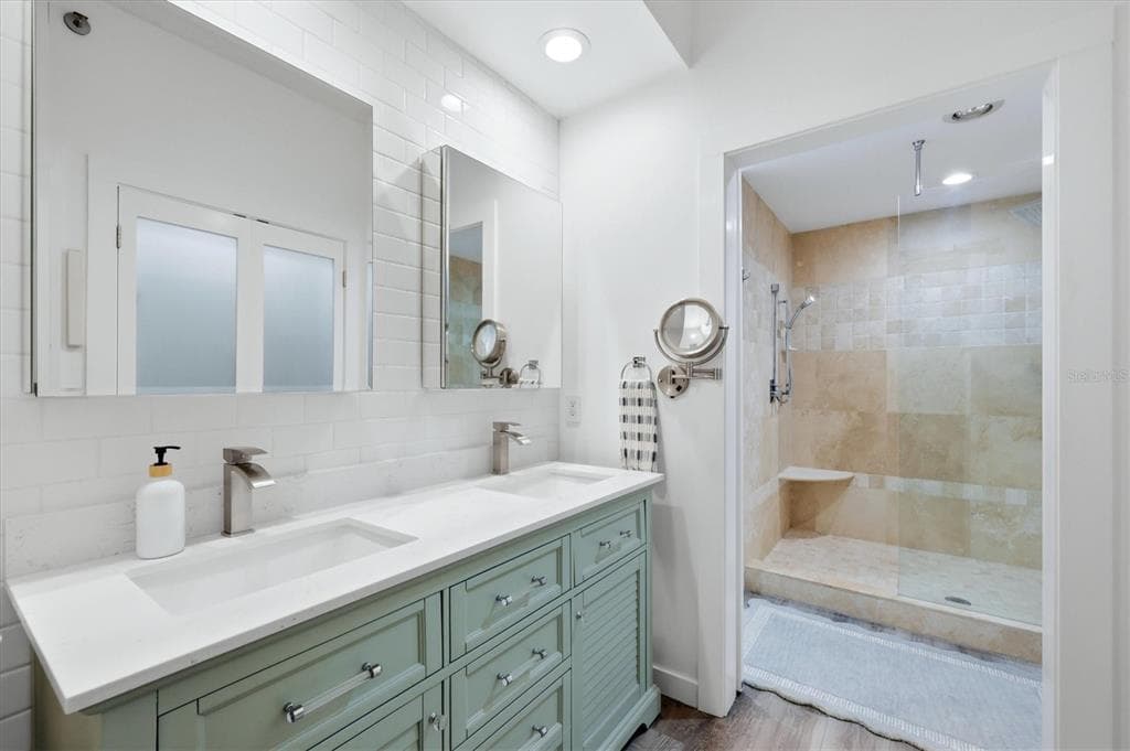 615 DREAM ISLAND PLACE 212 photo 23