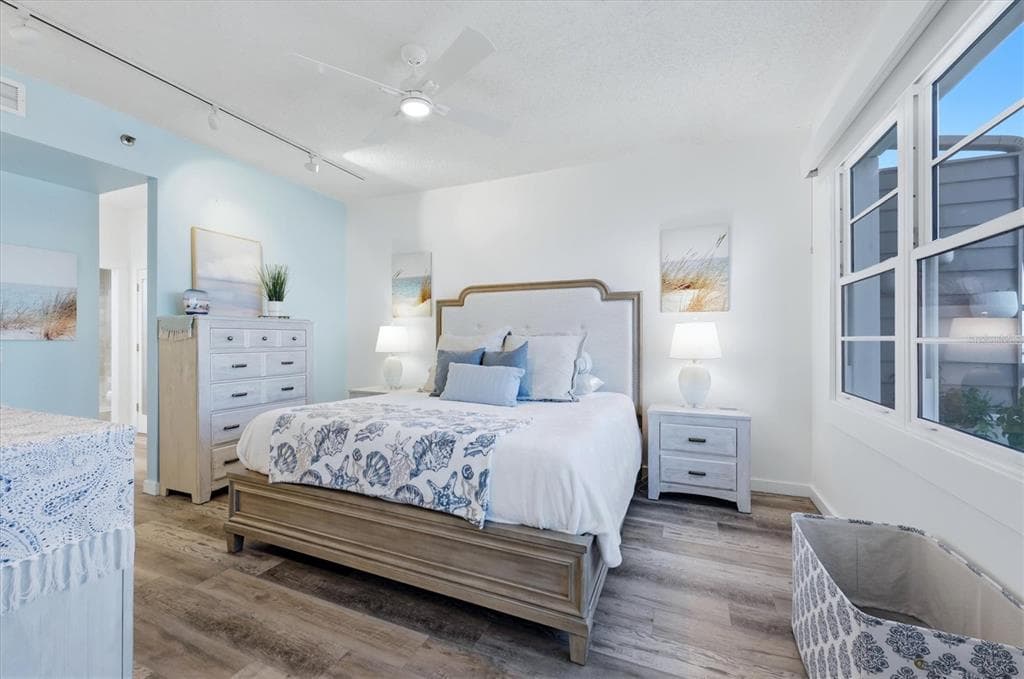 615 DREAM ISLAND PLACE 212 photo 21