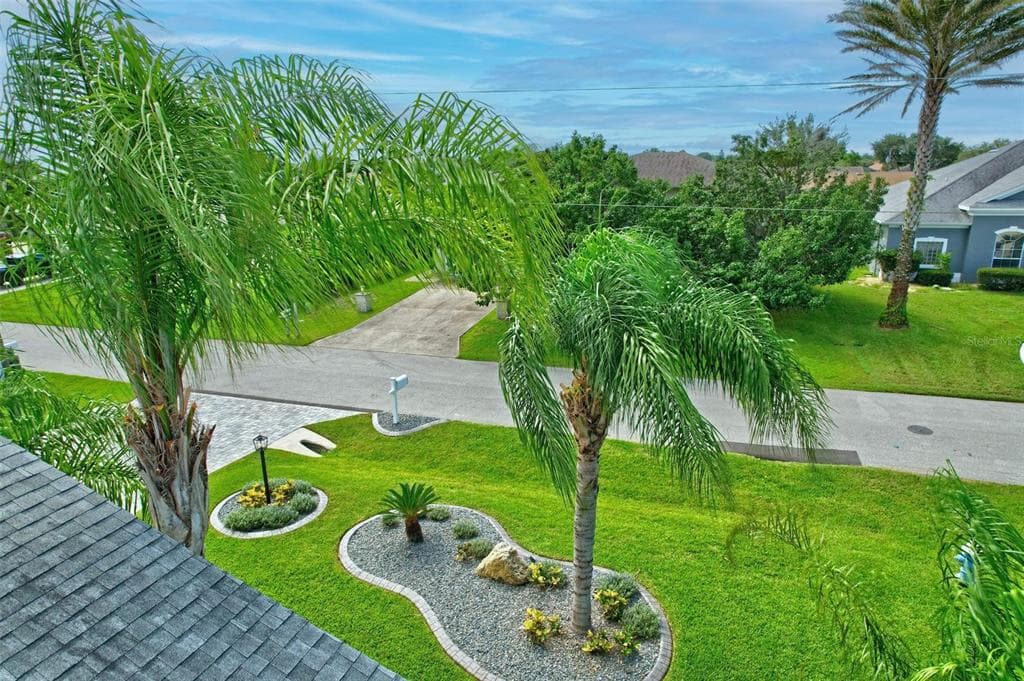 6 COLONY COURT photo 17