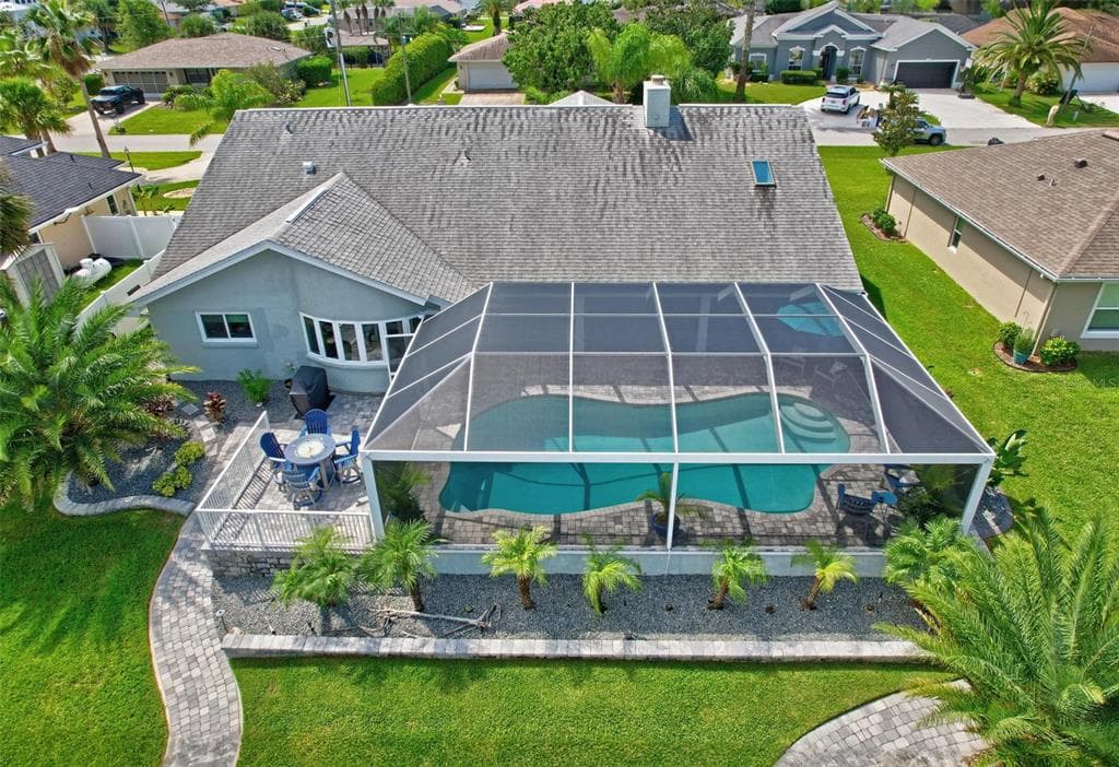 6 COLONY COURT photo 12