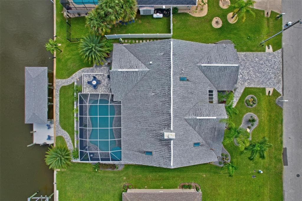 6 COLONY COURT photo 18