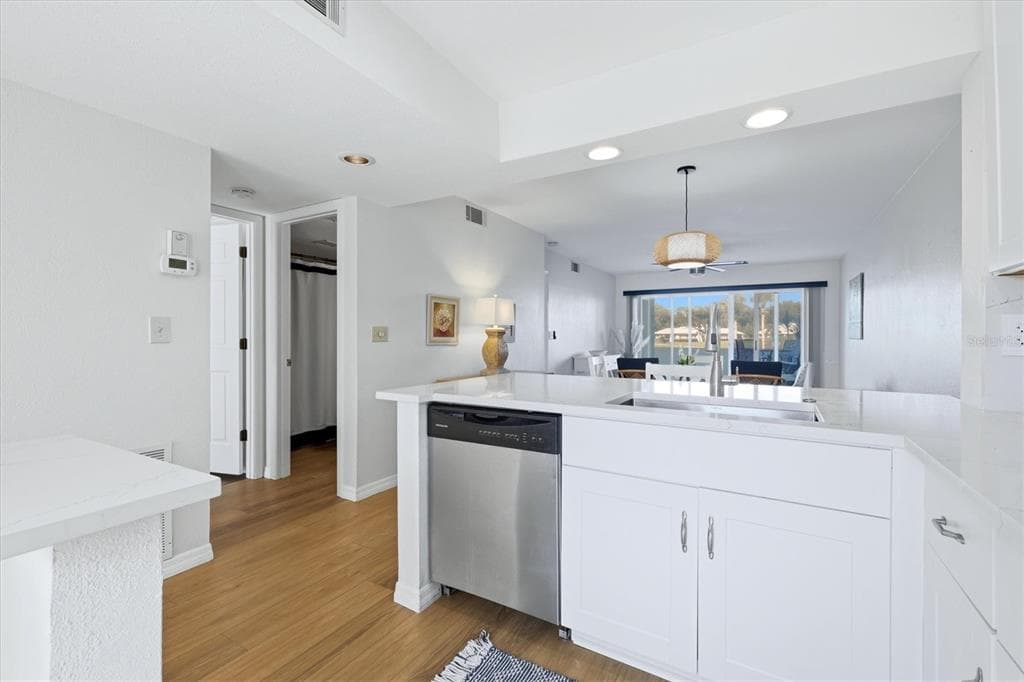 427 CERROMAR LANE 356 photo 23