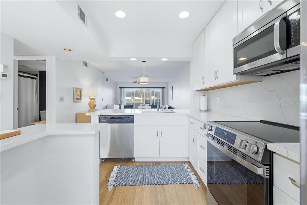 427 CERROMAR LANE 356 photo 22
