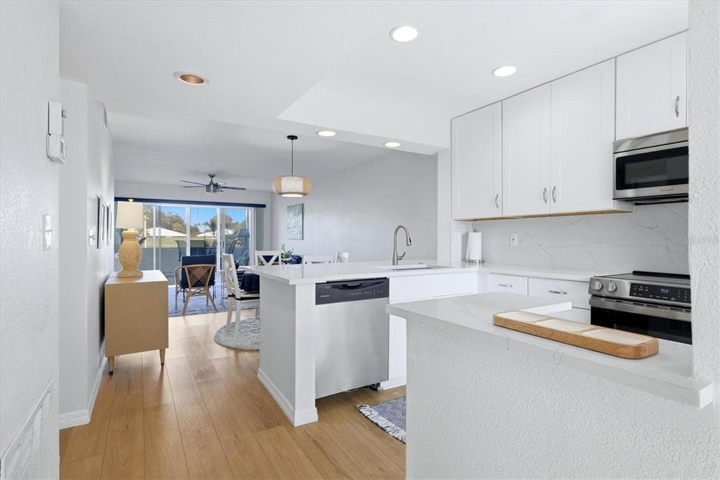 427 CERROMAR LANE 356 photo 21