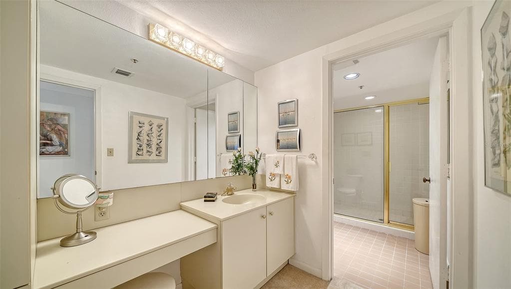 2110 HARBOURSIDE DRIVE 523 photo 23