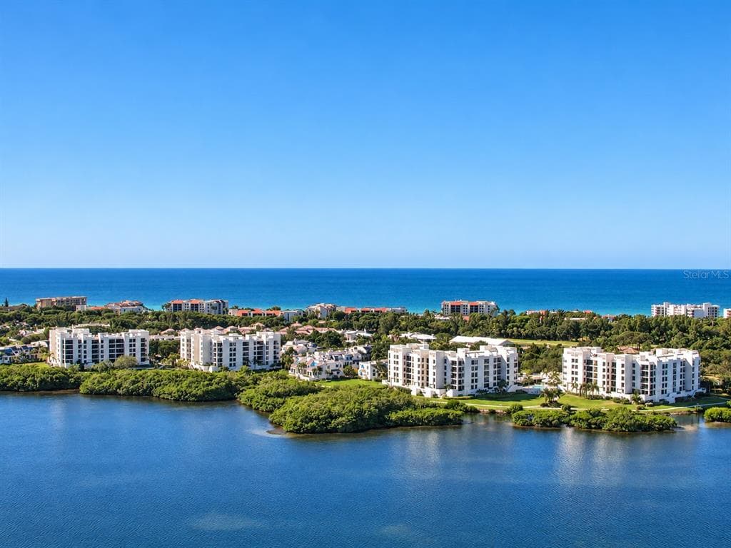 2110 HARBOURSIDE DRIVE 523 photo 2