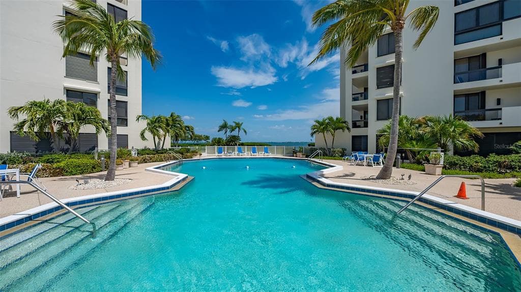 2110 HARBOURSIDE DRIVE 523 photo 6