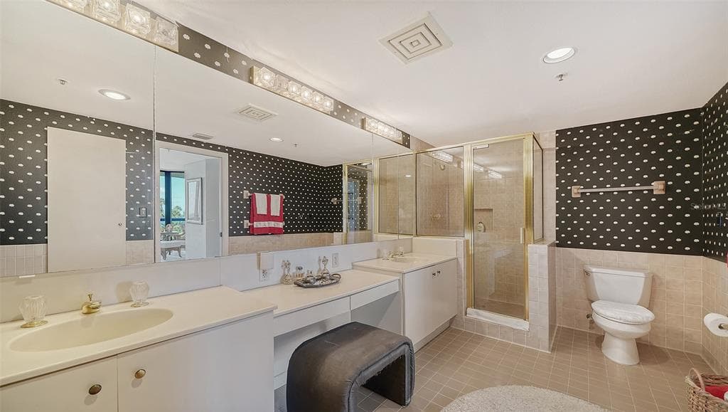2110 HARBOURSIDE DRIVE 523 photo 22