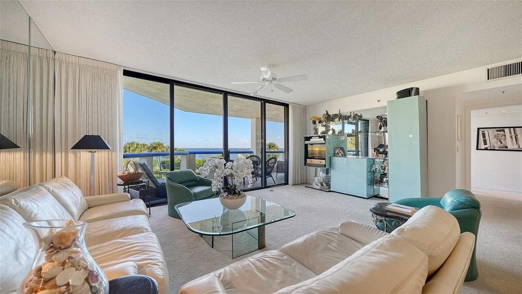 2110 HARBOURSIDE DRIVE 523 photo 7