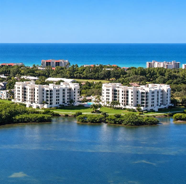 2110 HARBOURSIDE DRIVE 523 photo 3