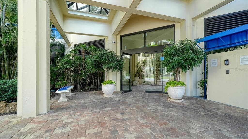 2110 HARBOURSIDE DRIVE 523 photo 1