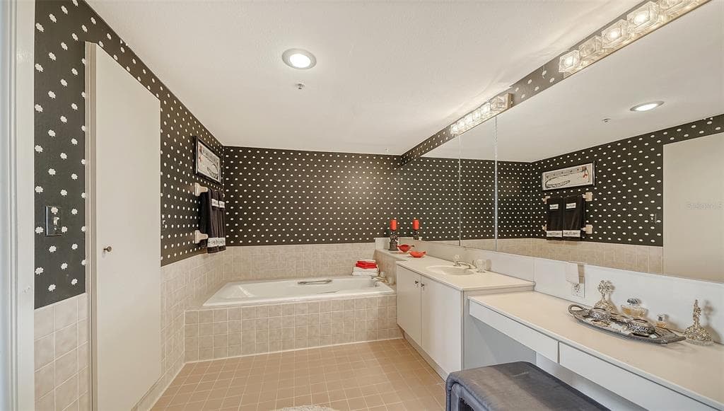 2110 HARBOURSIDE DRIVE 523 photo 20