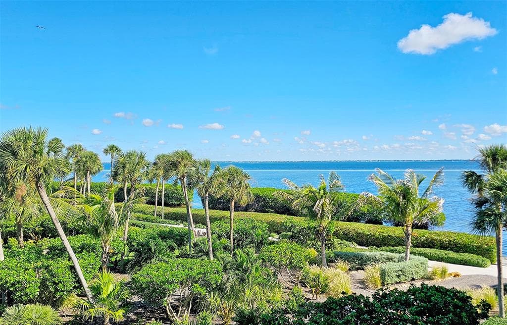 2110 HARBOURSIDE DRIVE 523 photo 4
