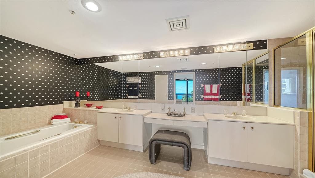 2110 HARBOURSIDE DRIVE 523 photo 21