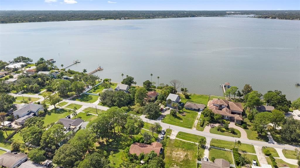600 SHORE DRIVE E photo 8