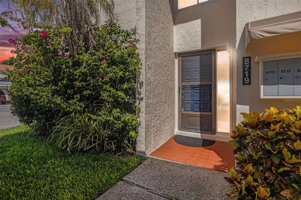 8719 COVE COURT 10 photo 3