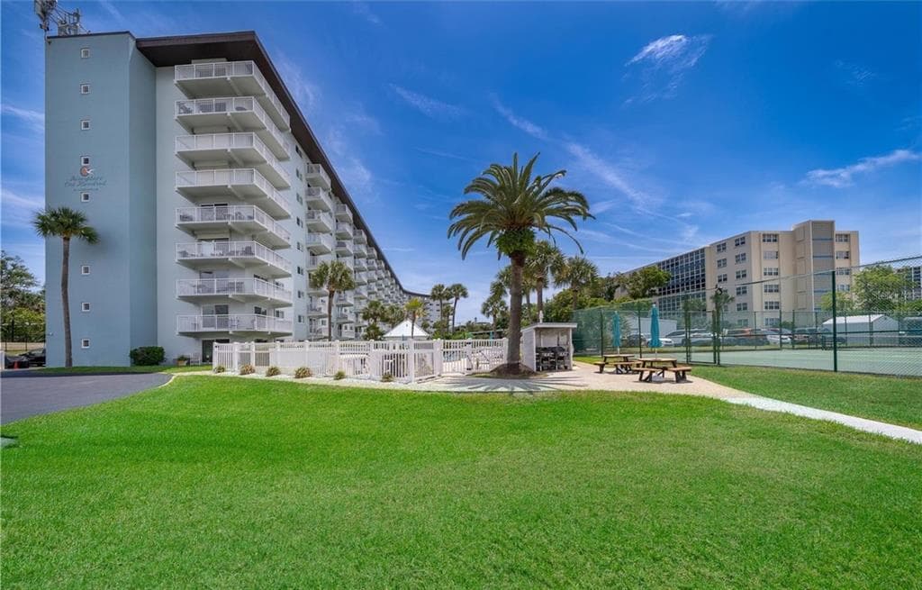 100 SILVER BEACH AVENUE #720 3