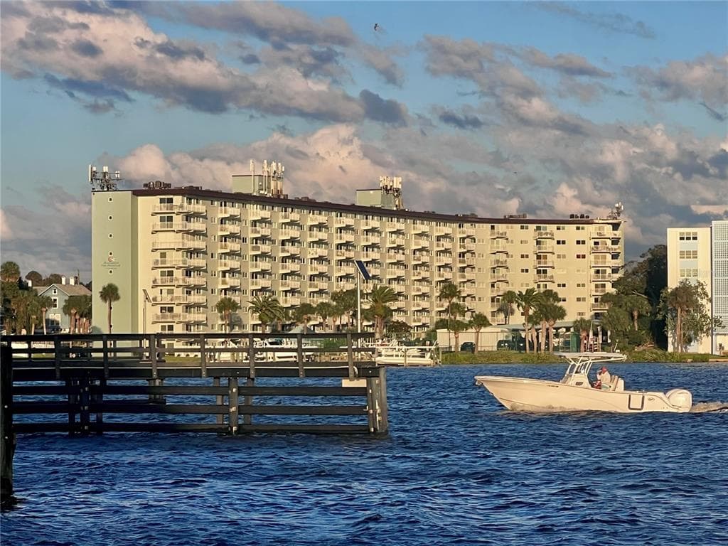 100 SILVER BEACH AVENUE #720 1