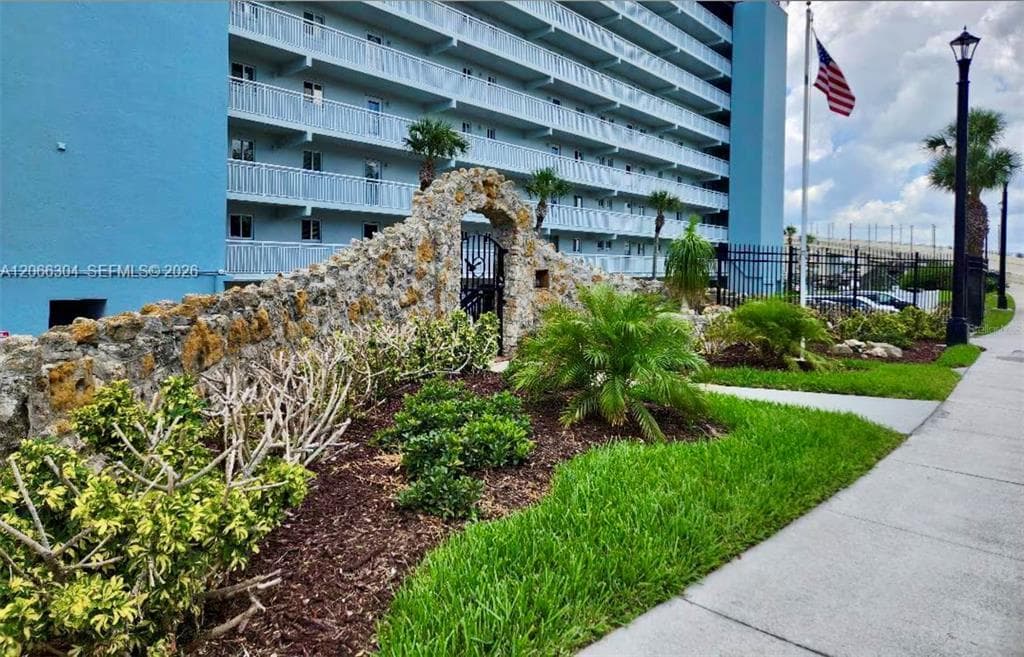 100 SILVER BEACH AVENUE #720 4