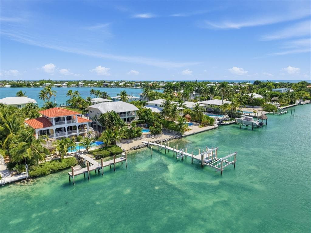 422 HARBOUR DRIVE photo 3