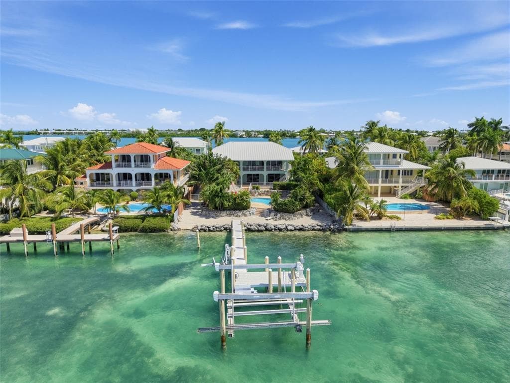 422 HARBOUR DRIVE photo 1