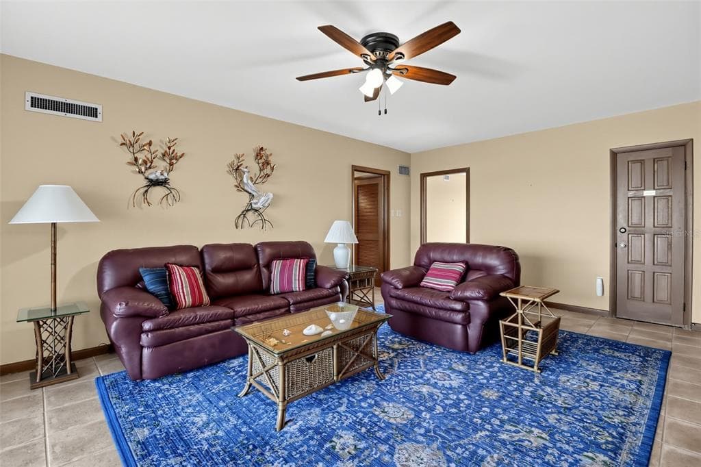 422 HARBOUR DRIVE photo 18