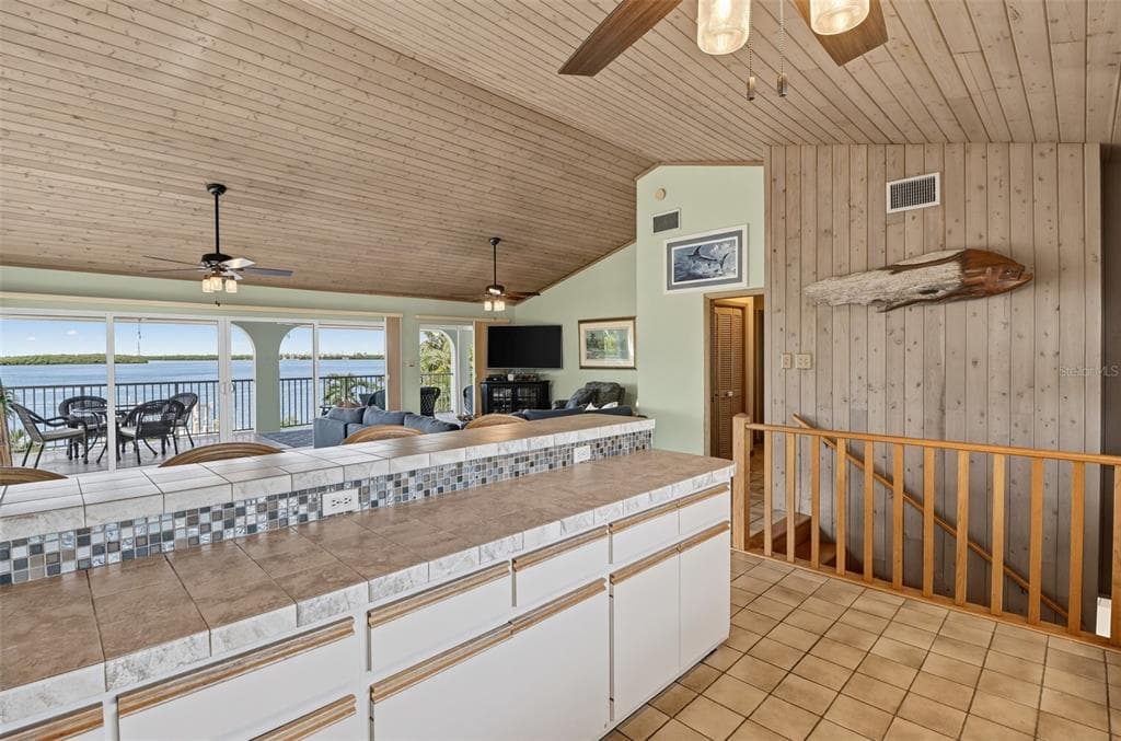 422 HARBOUR DRIVE photo 15