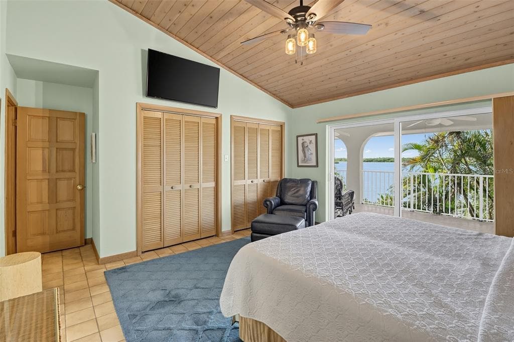 422 HARBOUR DRIVE photo 25